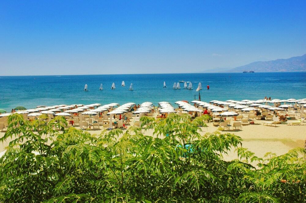 Regent Beach Hotel & Apartments Реджо ди Калабрия Екстериор снимка
