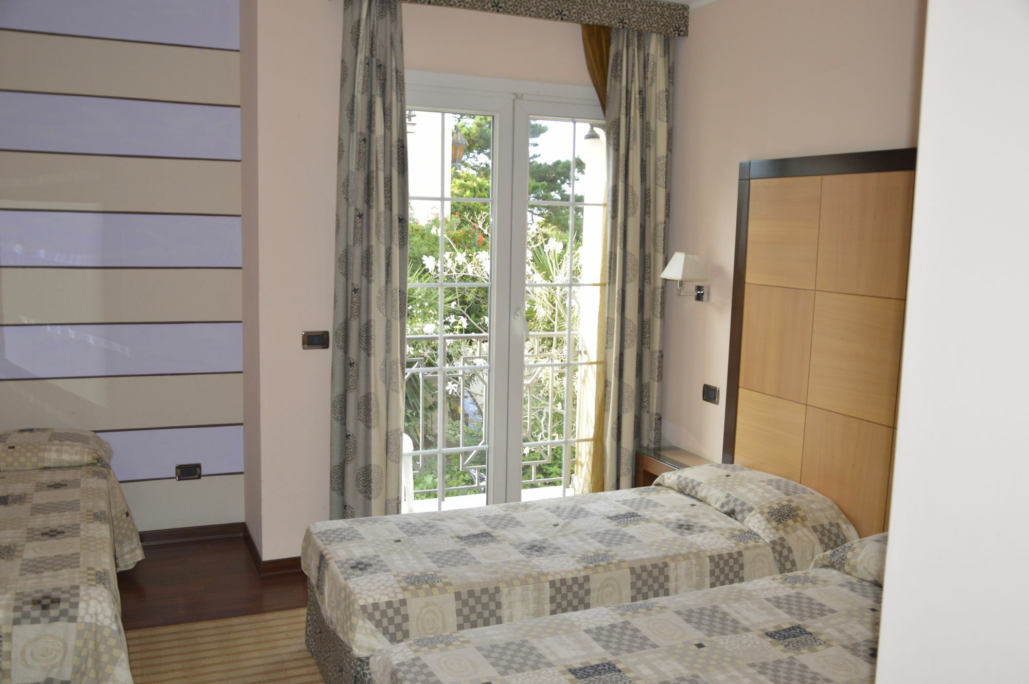 Regent Beach Hotel & Apartments Реджо ди Калабрия Екстериор снимка